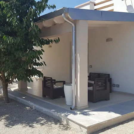 Via Lecce Nyaraló *